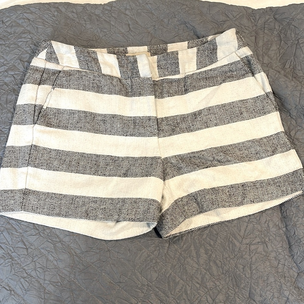 Cute striped shorts 4”